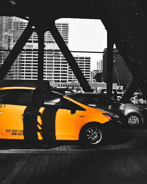 Free Selective Color of Yellow Car Stock Photo
