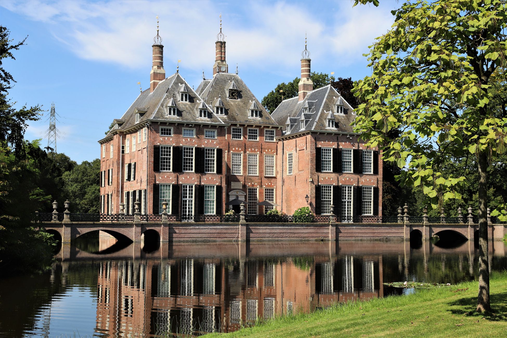 Jos van Lange neemt afscheid van Kasteel Geldrop, Fred van der Linden volgt hem op