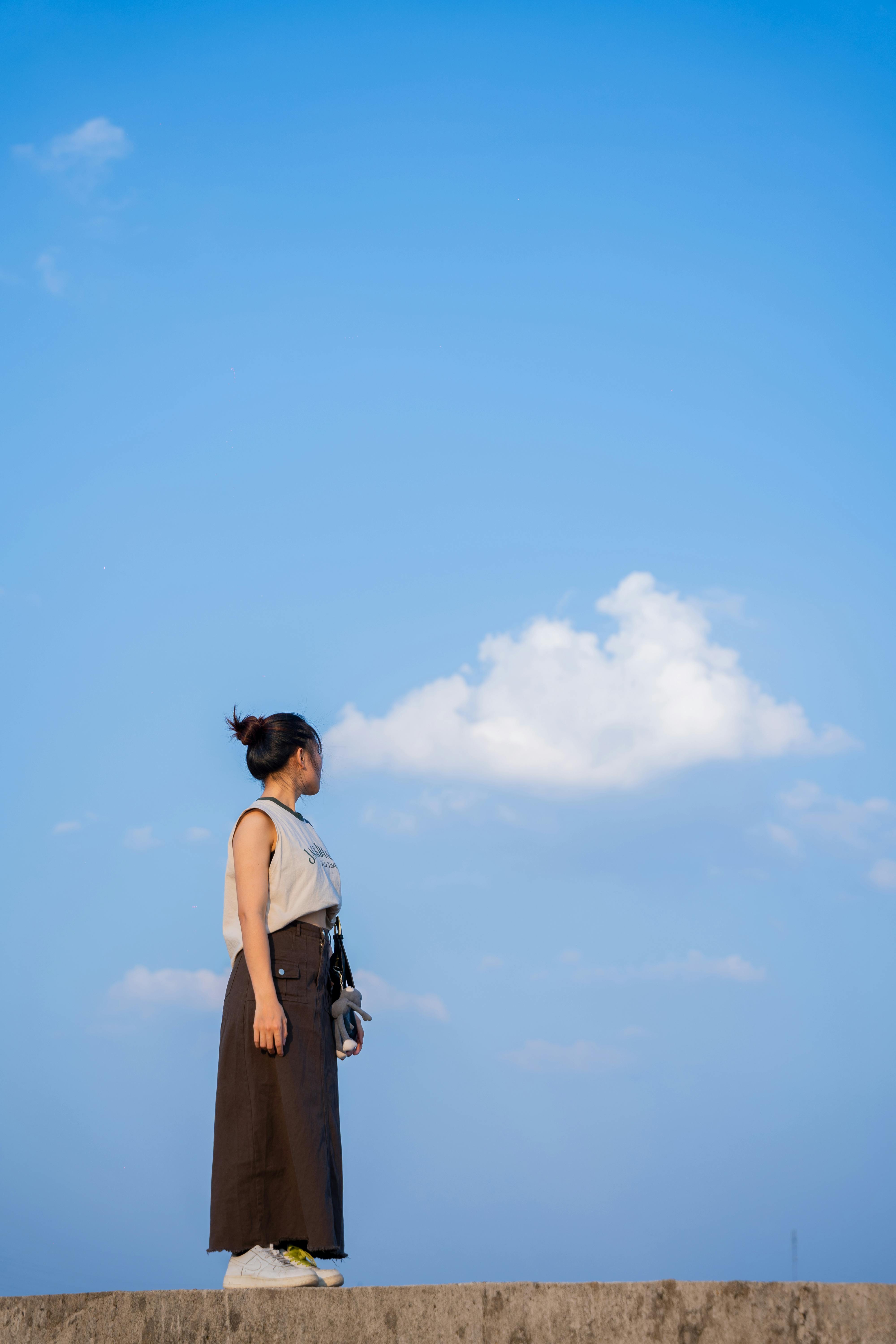 A woman gazing at the sky, embodying leisure and contemplation.
