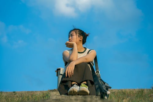 Бесплатное стоковое фото с азиатка, брюнетка, голубое небо
