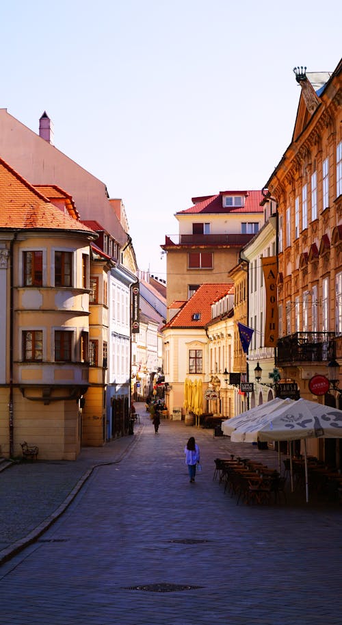 Foto d'estoc gratuïta de barri antic, bratislava, carrer