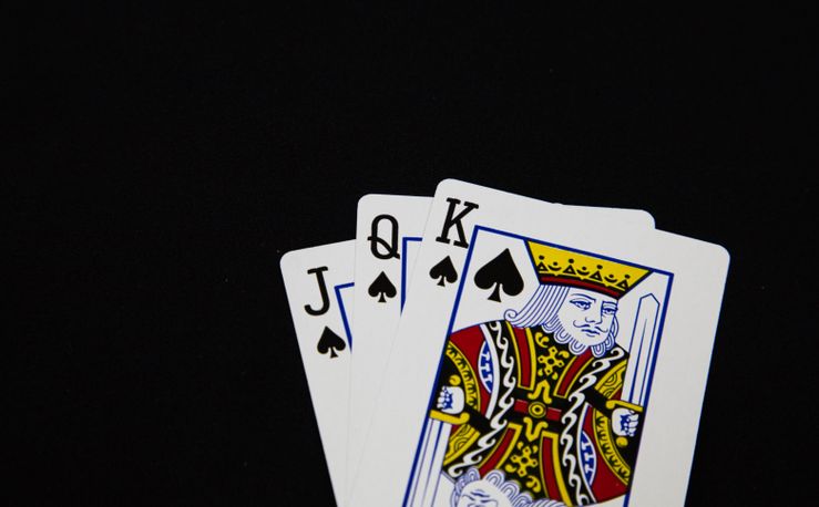 Online Casino: Spielautomaten und Live-Spiele im Überblick