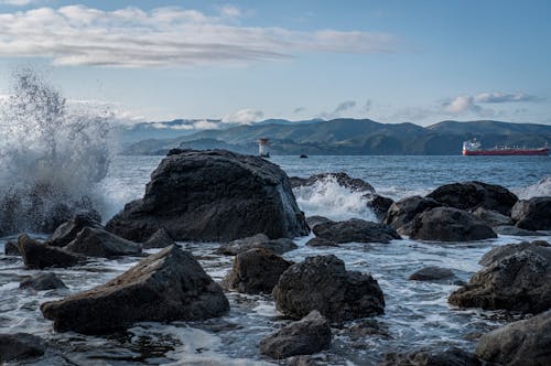 Foto profissional grátis de água, beira-mar, borrifando