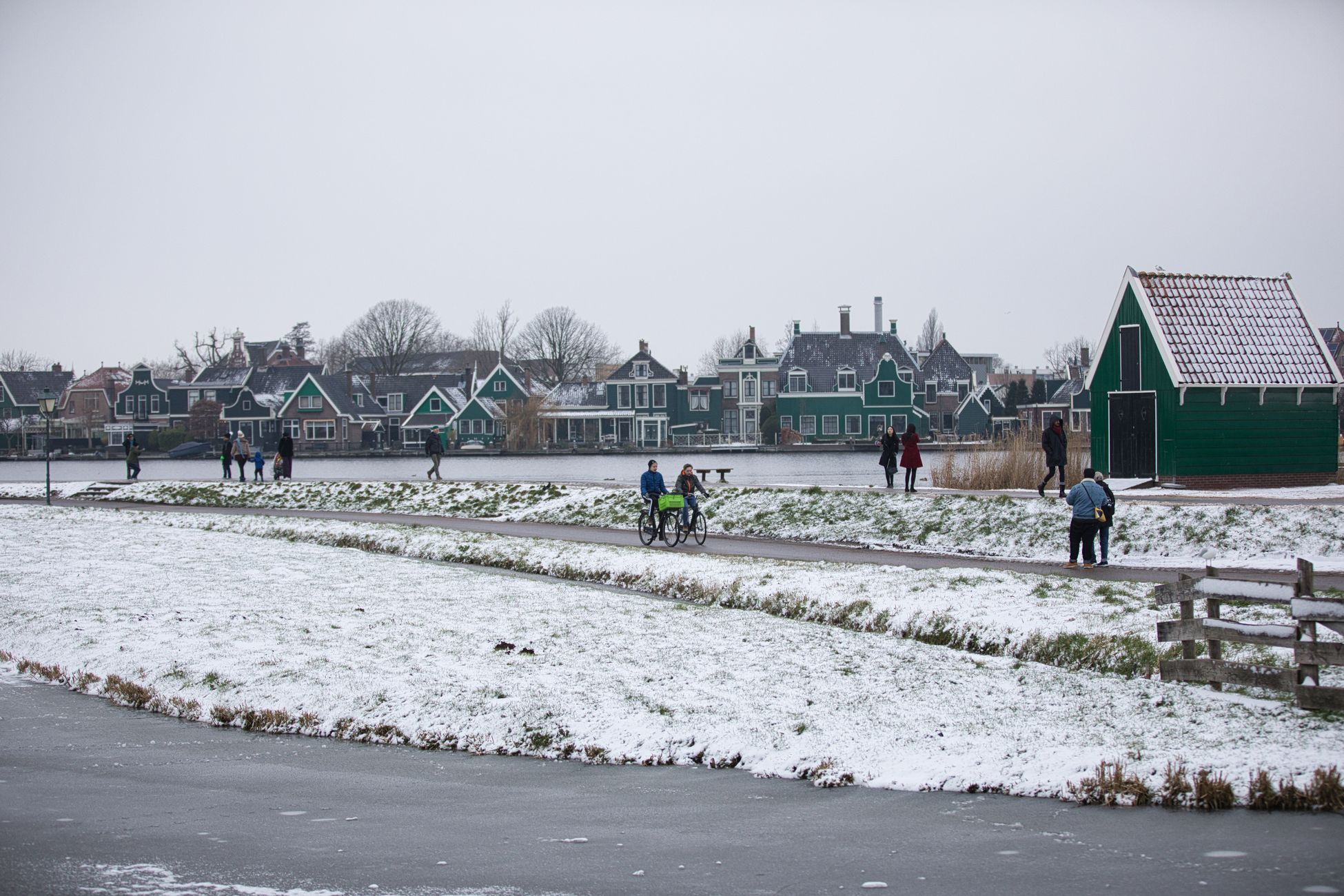Zaanse Dam versierd voor WK voetbal