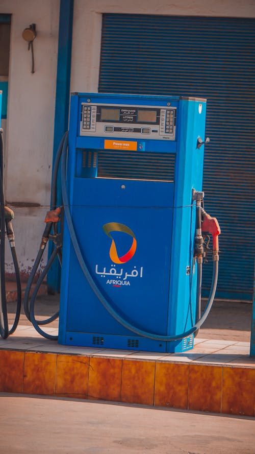 Δωρεάν στοκ φωτογραφιών με αντλία καυσίμου, αραβικό σενάριο, ΒΕΝΖΙΝΑΔΙΚΟ