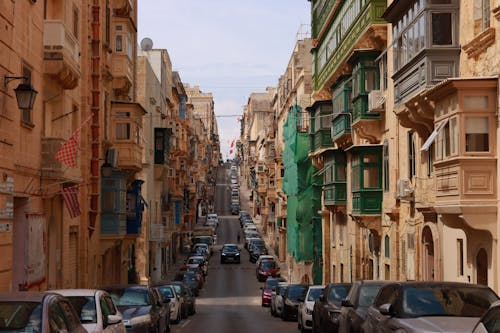 Fotos de stock gratuitas de aparcado, calle, calles de la ciudad