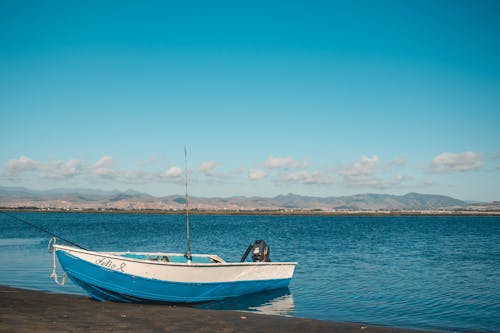 Бесплатное стоковое фото с вода, моторная лодка, пейзаж