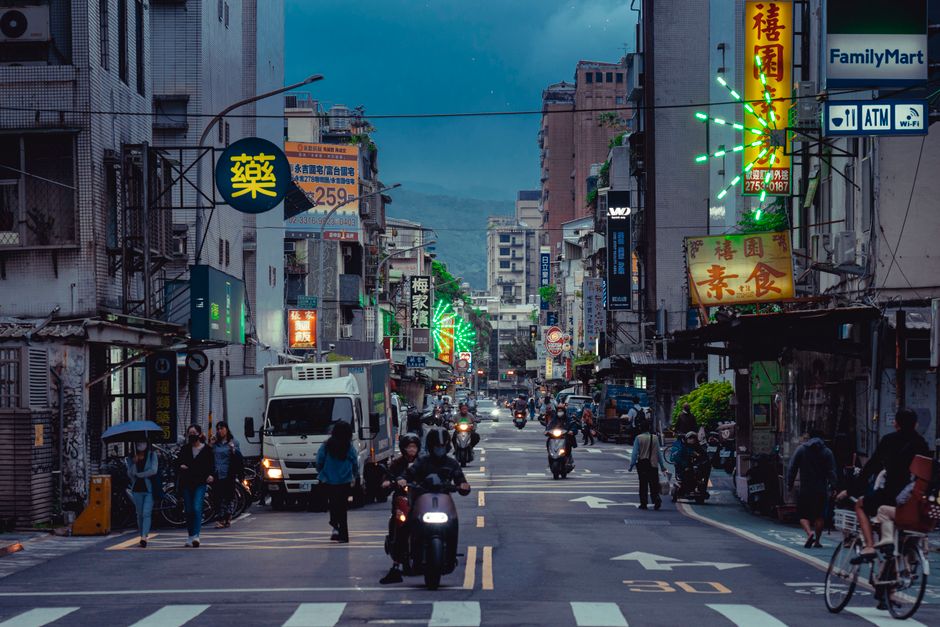 full|busy street