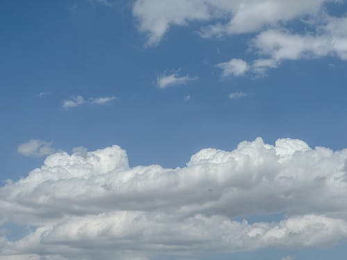 Gratis arkivbilde med atmosfære, blå, cumulus