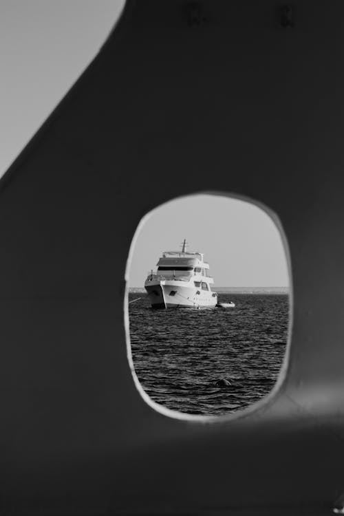 Ingyenes stockfotó fekete-fehér, függőleges lövés, hajós utazás témában