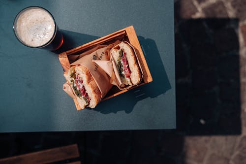 Безкоштовне стокове фото на тему «бутерброди, вид зверху, напій»