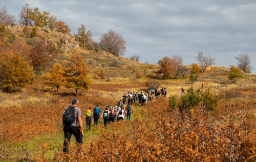 Ilmainen kuvapankkikuva tunnisteilla kävely, lomalla, mäet