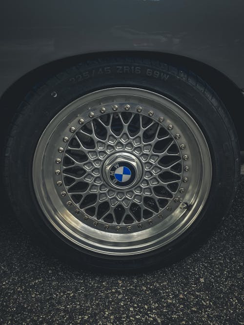 Foto d'estoc gratuïta de BMW, cotxe, pneumàtic