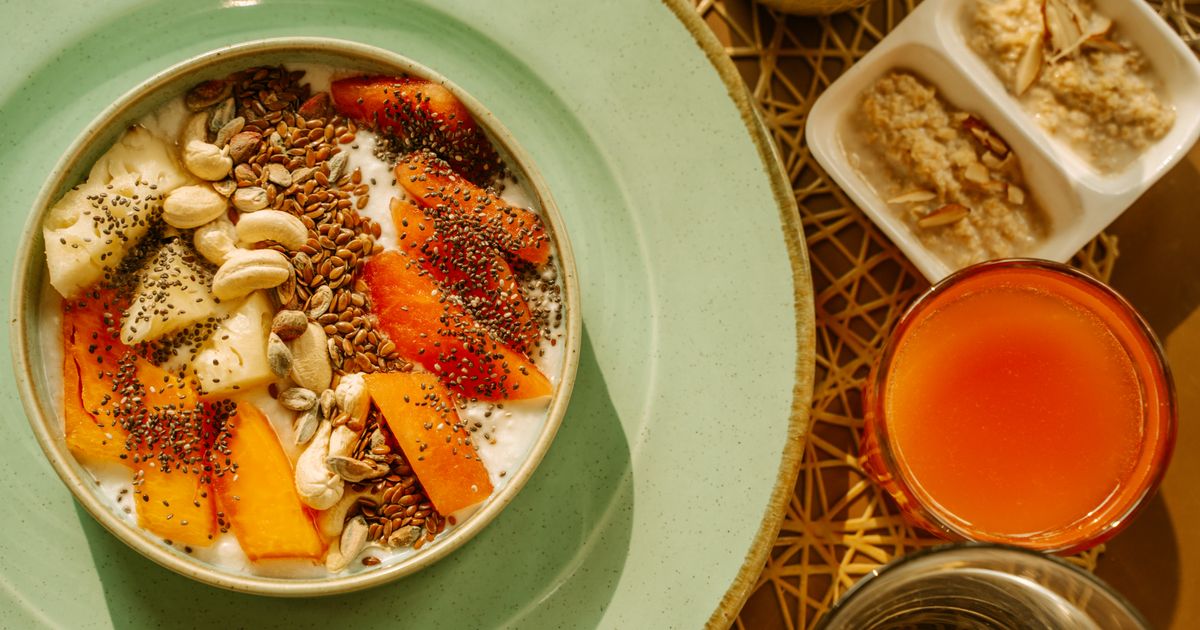 Nutritionist-Approved Office Snack List 2026: Macros & Portion Guidance
