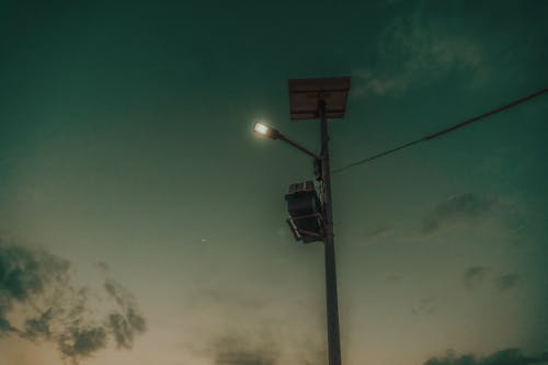Бесплатное стоковое фото с кинематографический, угрюмый цвет, уличное небо