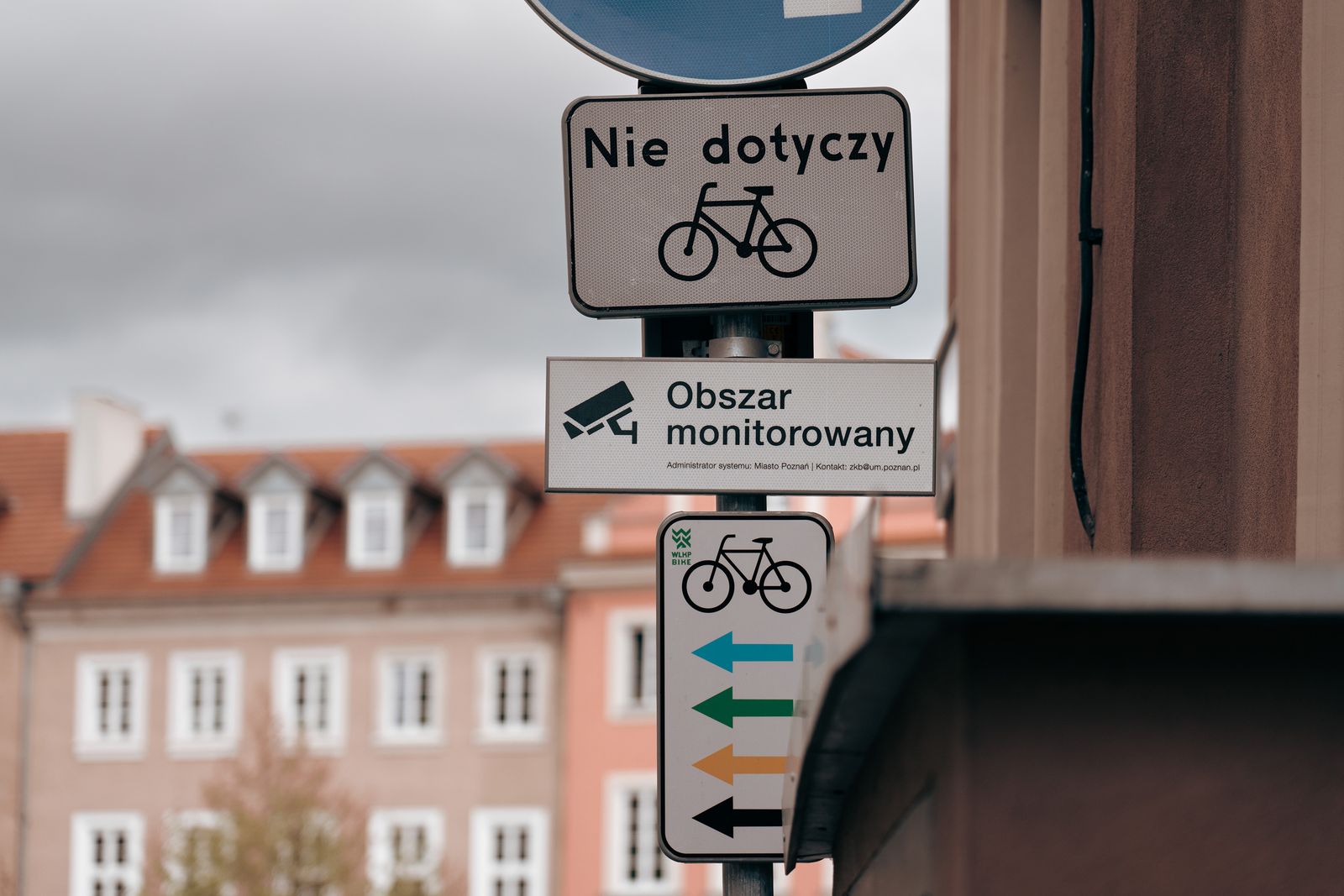 One way sign photos download the best free one way sign stock photos