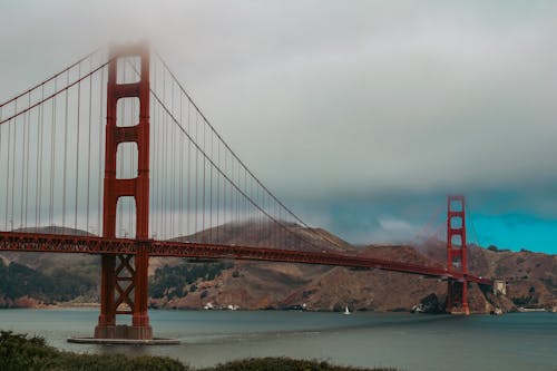 View of the Golden Gate Bridge over the San Francisco Bay, San Francisco, California 