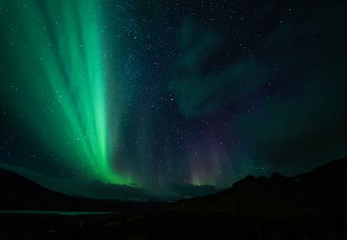 Бесплатное стоковое фото с зеленый свет, небо, ночь