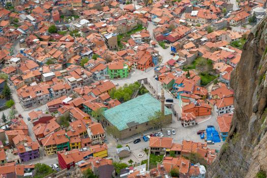 Kahramanmaraş'ın tarihi dokusunu ve şehir manzarasını yansıtan bir görünüm