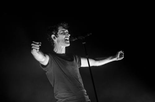Free Greyscale Photo of Man Singing Stock Photo