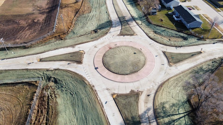 Se construiește un nou sens giratoriu pe DN59A în Timiș. Prudență maximă pentru șoferi!