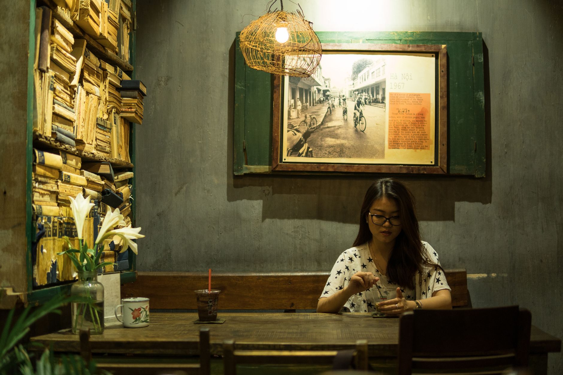 Đọc sách hoặc nghe podcast giúp nuôi dưỡng trí tuệ và tinh thần.