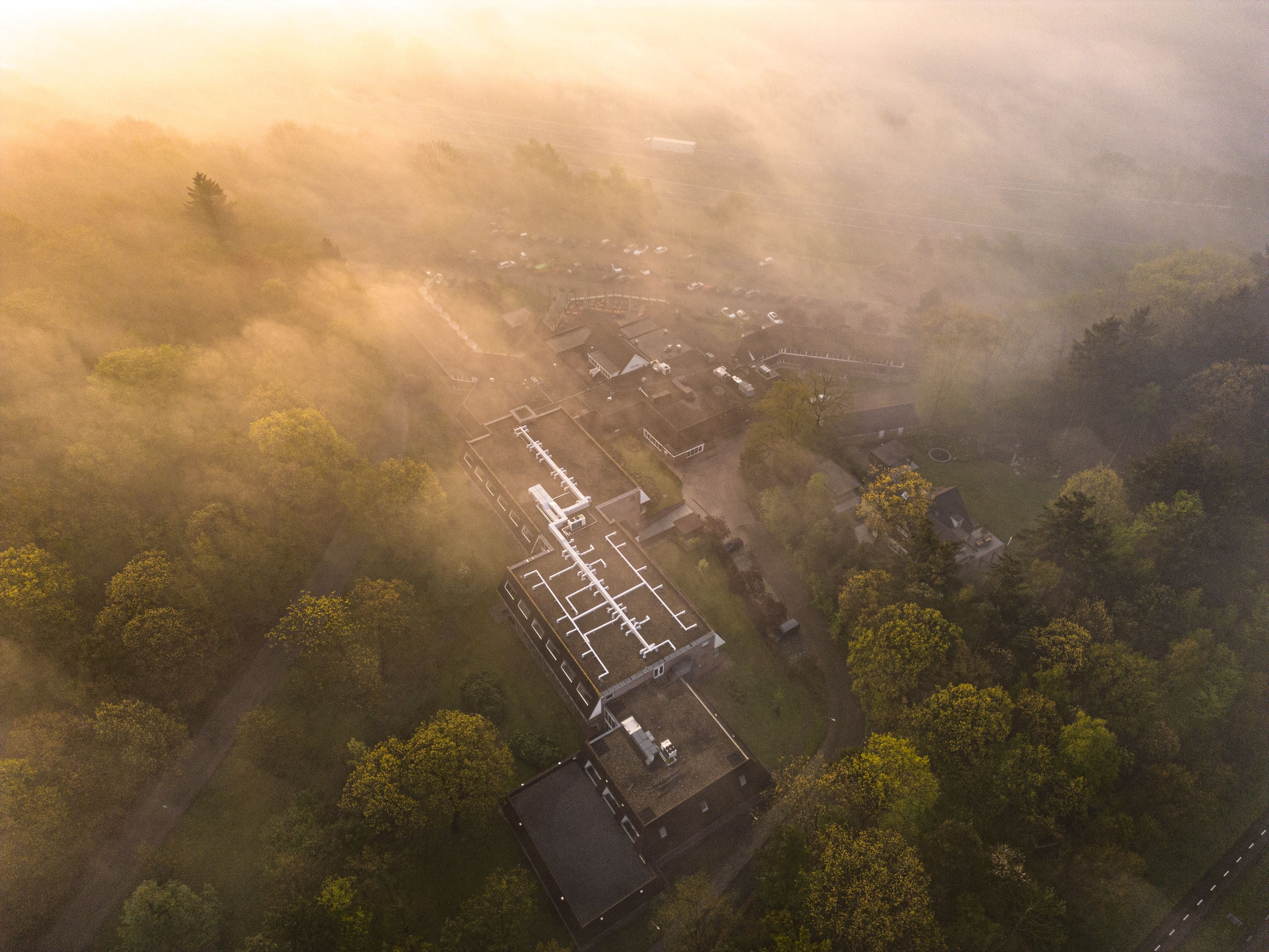 Massachusetts Schools Shine in WalletHub’s 2027 College Rankings — Photo by Matthias Groeneveld on Pexels