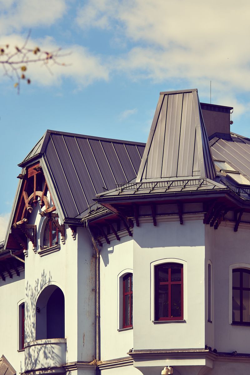 Standing Seam vs Corrugated Metal Roofing: Which Is Right for You?