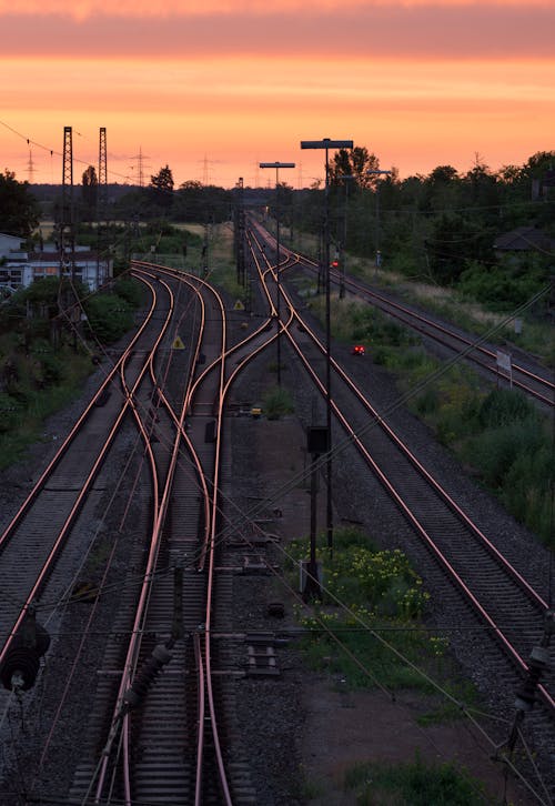 Kostenloses Stock Foto zu dämmerung, drohne erschossen, eisenbahngleise