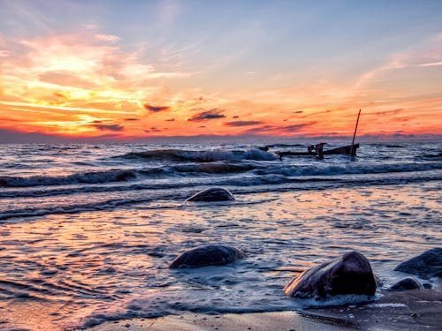 Ilmainen kuvapankkikuva tunnisteilla aallot, aamu, auringonlasku