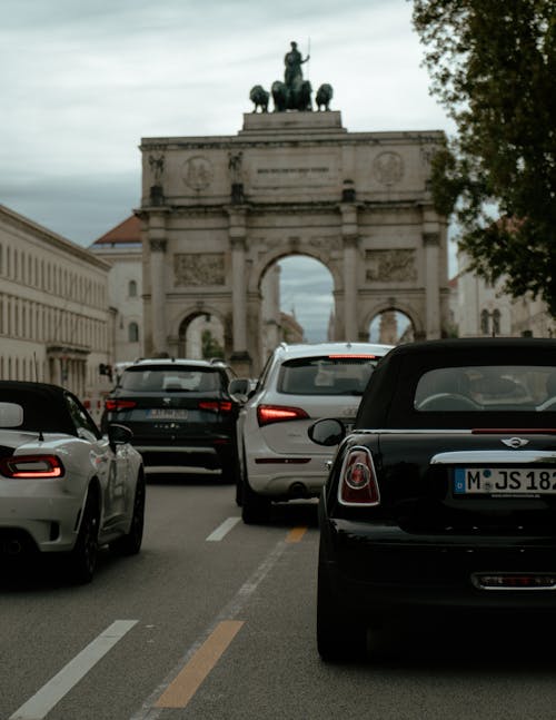 Gratis stockfoto met achteraanzicht, attractie, auto's