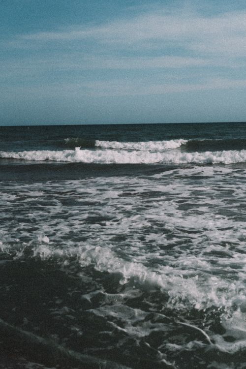 Free Captivating view of the Barcelona coastline with gentle sea waves and a serene horizon. Stock Photo