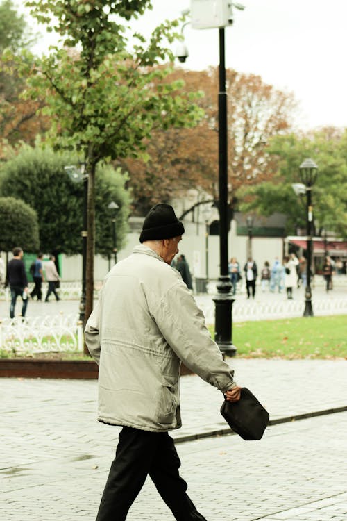 Immagine gratuita di anziano, camminando, cappello