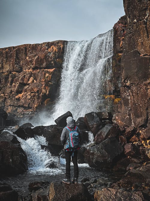 Foto d'estoc gratuïta de aigua que flueix, aventura, cascada