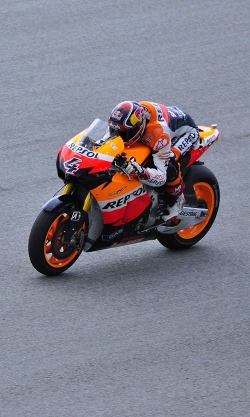 Безкоштовне стокове фото на тему «MotoGP, водій, моторний вид спорту»