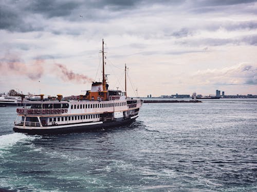 Foto profissional grátis de balsa, costa, embarcação