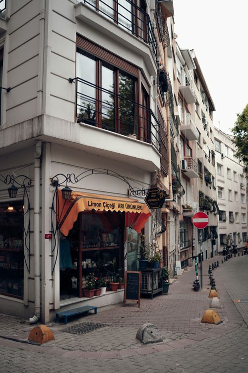 Free Charming street view with a corner tea house in an urban Turkish setting, perfect city exploration. Stock Photo