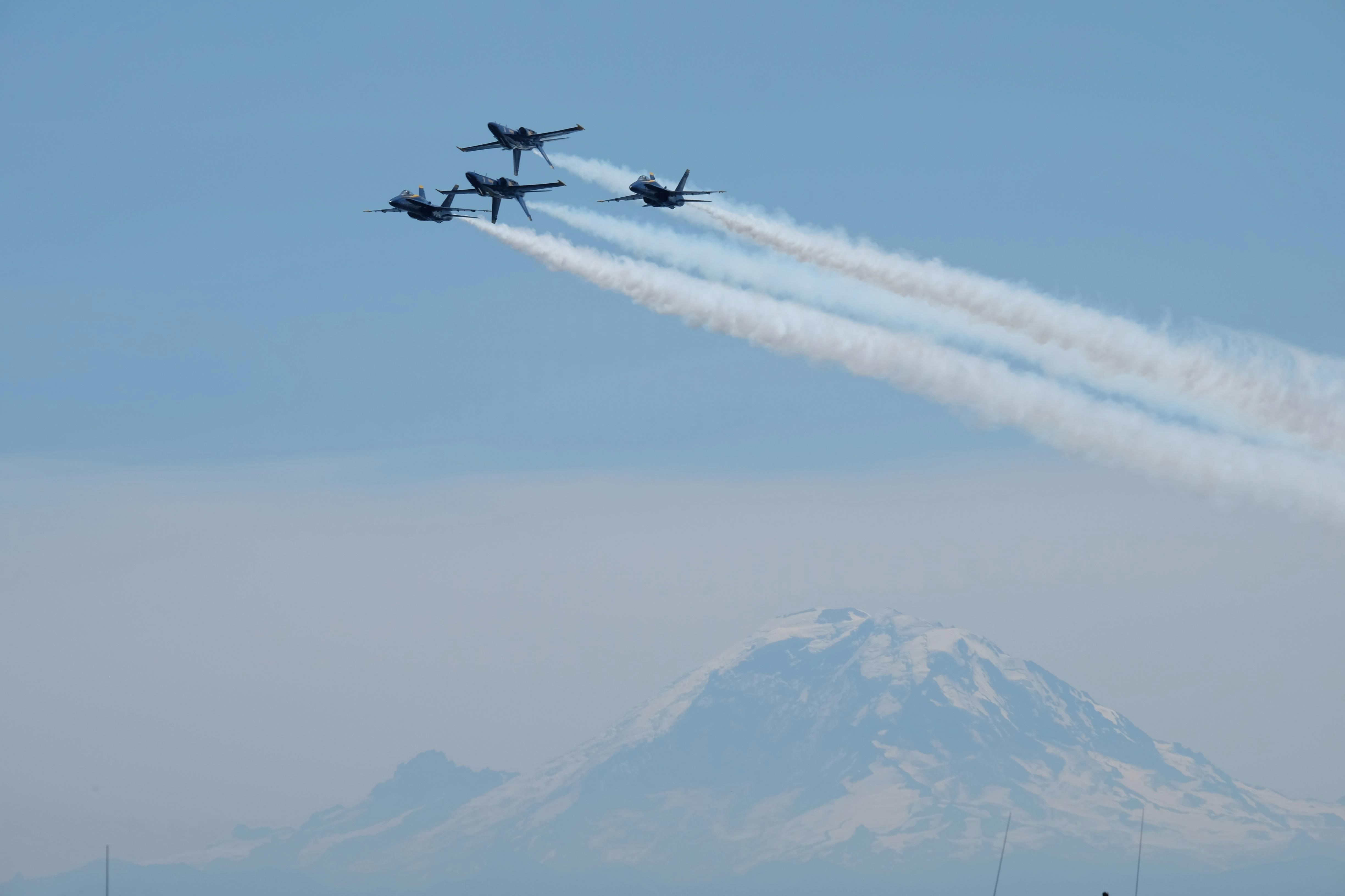 Jet Plane Air Show During Daytime Free Stock Photo