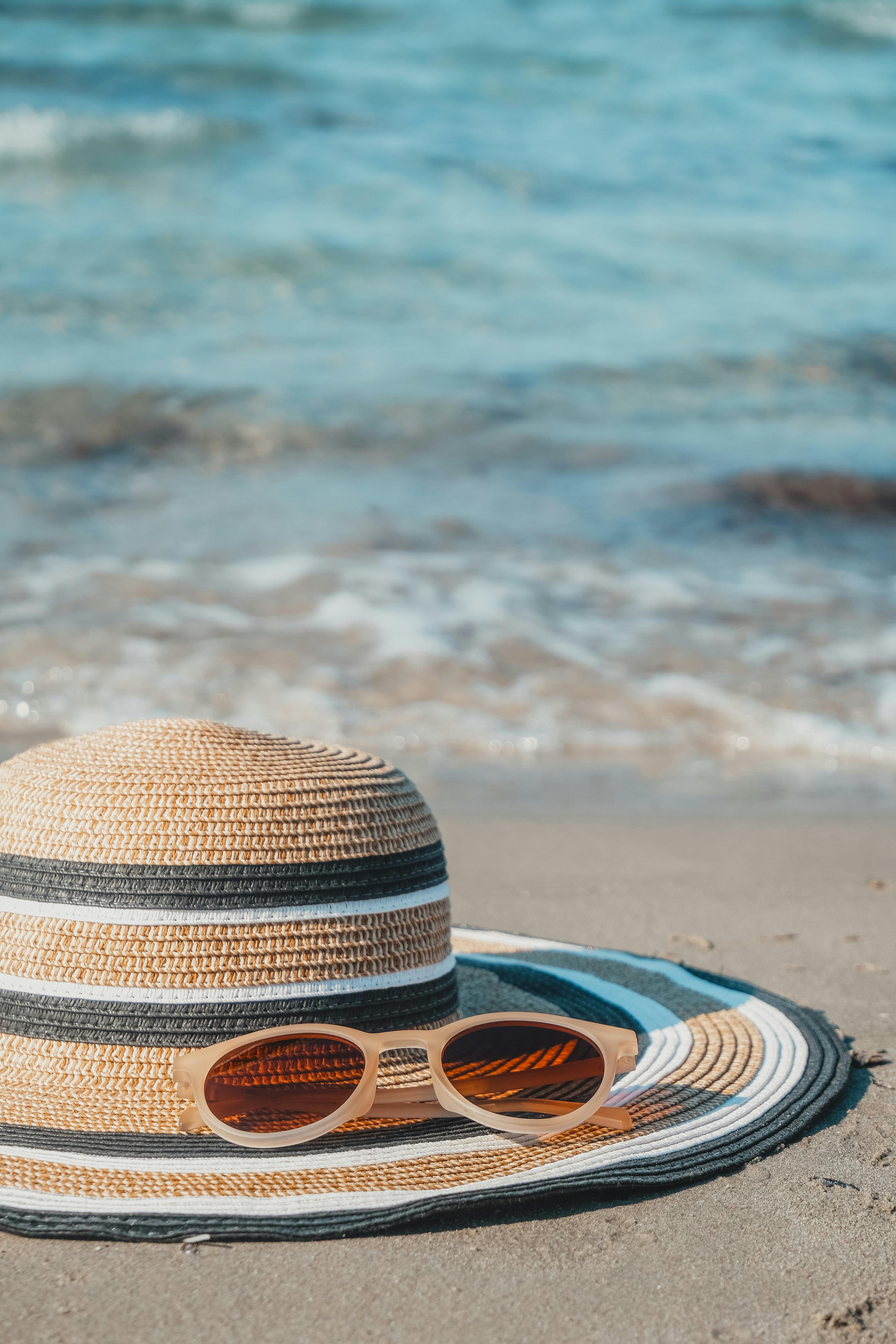 588,527 Beach Hat Royalty-Free Images, Stock Photos & Pictures