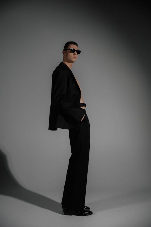 검은 색 양복, 남자, 서 있는의 무료 스톡 사진
