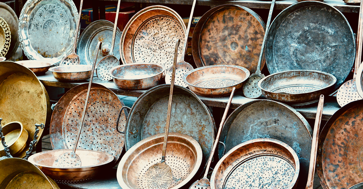 Rustic Copper Cookware Collection Display · Free Stock Photo