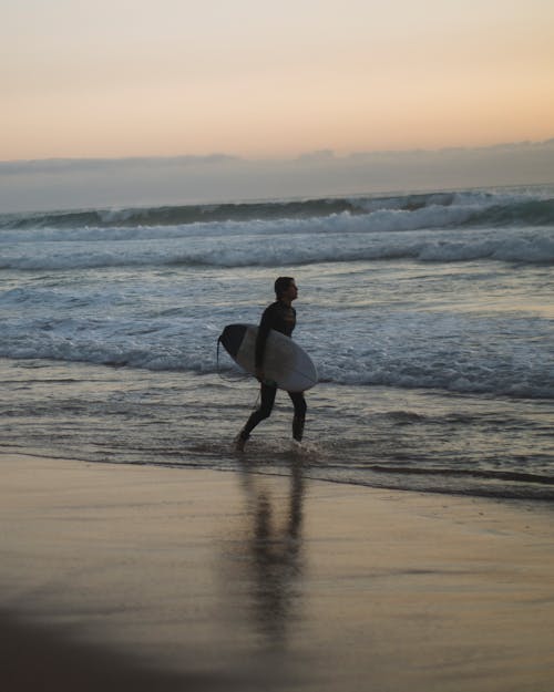 Foto d'estoc gratuïta de fer surf, home, mar