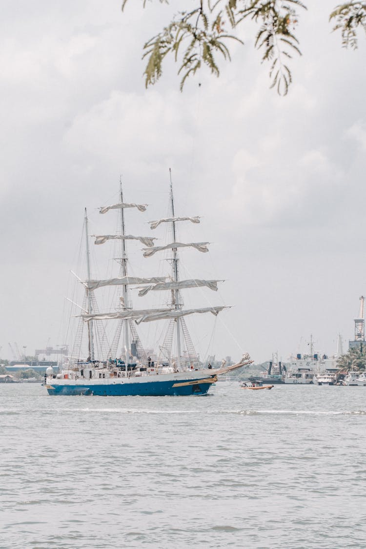 Swimming Boat In A Harbor 