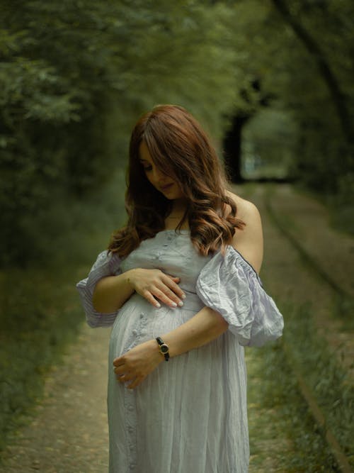 Δωρεάν στοκ φωτογραφιών με γυναίκα, δέντρα, έγκυος