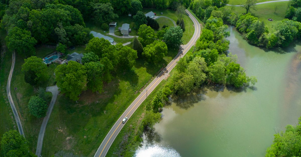 Lake Rd Road and Lake · Free Stock Photo