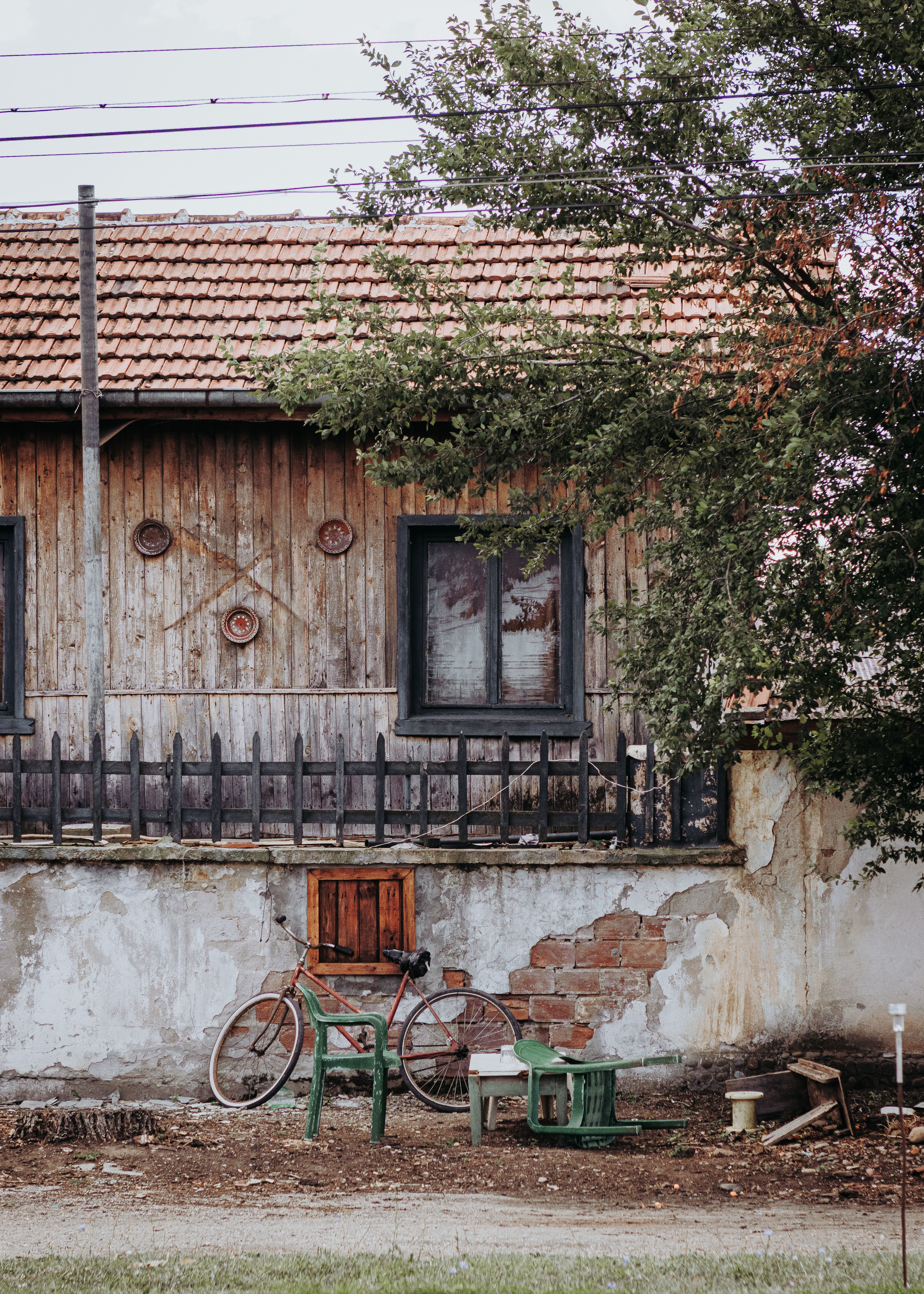 An Old House with a Fence · Free Stock Photo