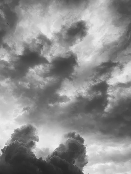 Бесплатное стоковое фото с буря, вертикальный выстрел, облачный пейзаж
