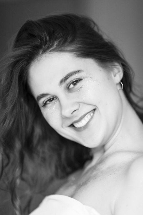 Free Artistic black and white portrait of a smiling woman in Hanover, Germany. Stock Photo