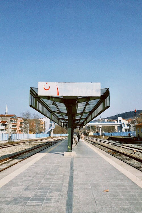 기차역, 기차역 플랫폼, 수직 쐈어의 무료 스톡 사진
