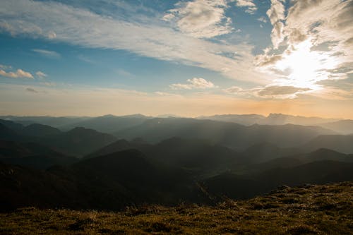 Fotobanka s bezplatnými fotkami na tému hory, krajina, slnečné svetlo